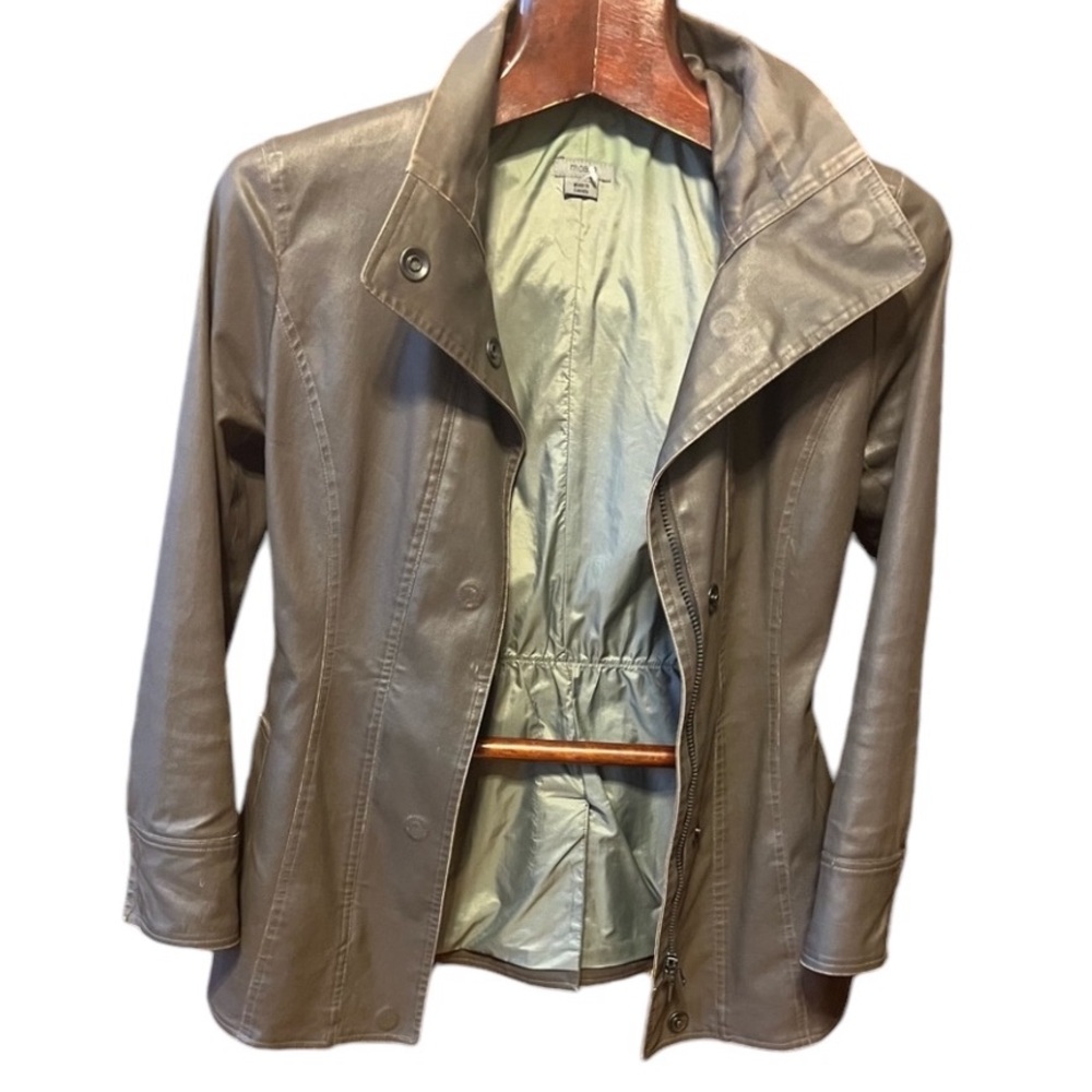 m051 wind and water proof jacket size M